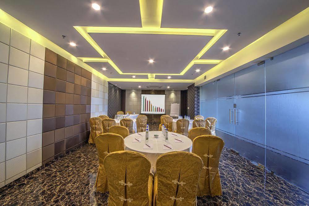Hotel The Fern Residency Calcutta  Esterno foto